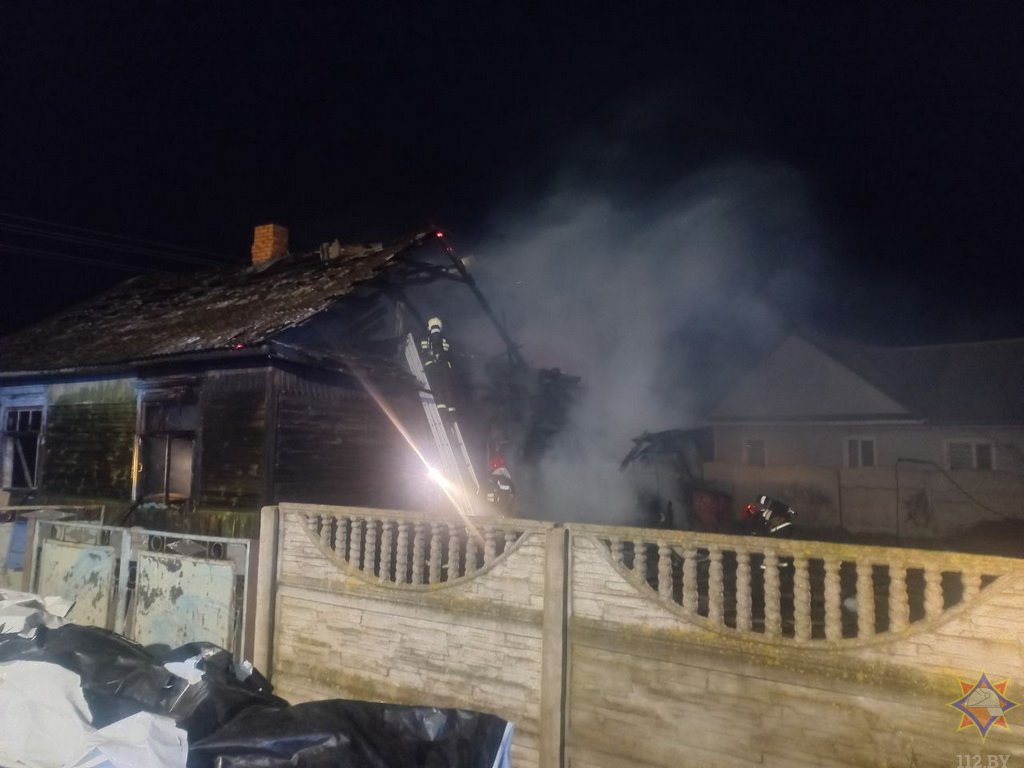 В Барановичах на пожаре погибли два человека