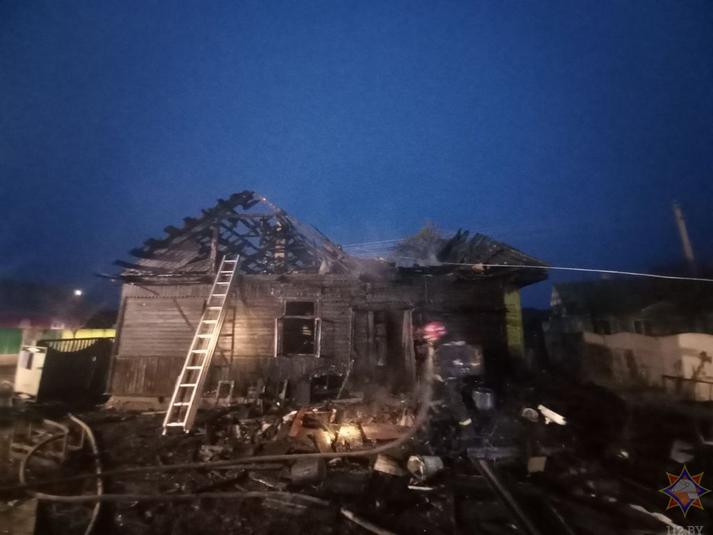 В Барановичах на пожаре погибли два человека