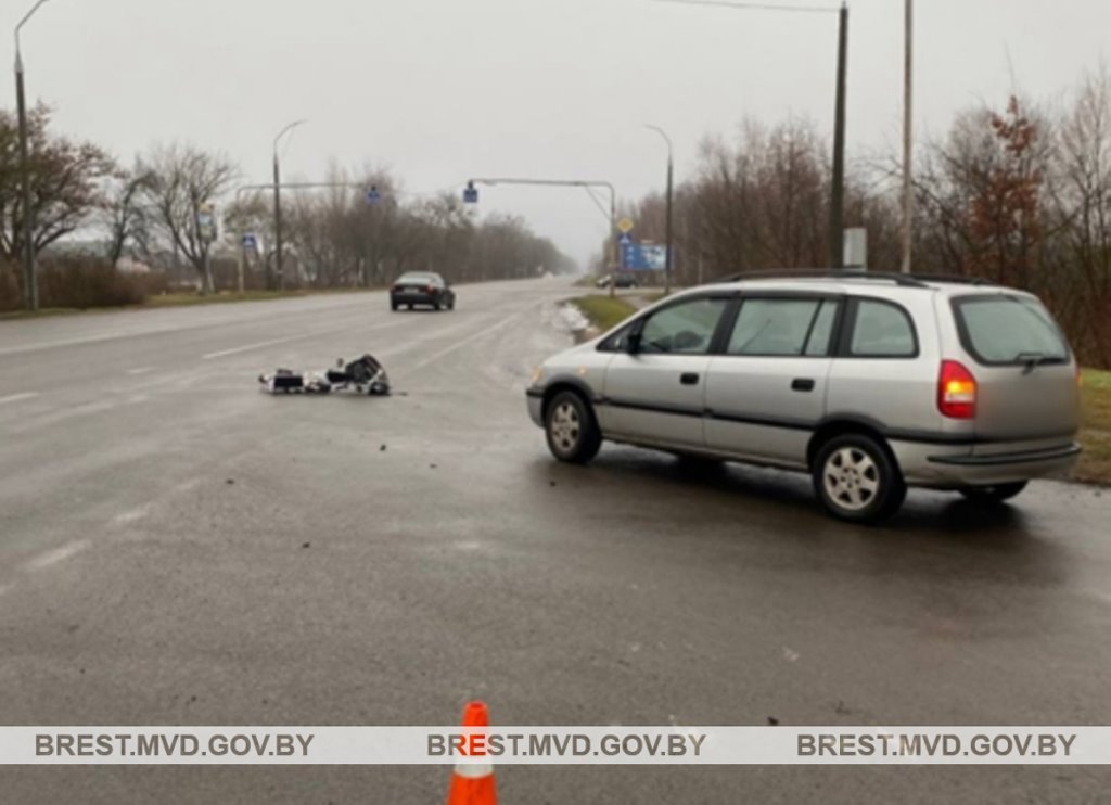 В Бресте водитель на Opel сбил 85-летнего велосипедиста