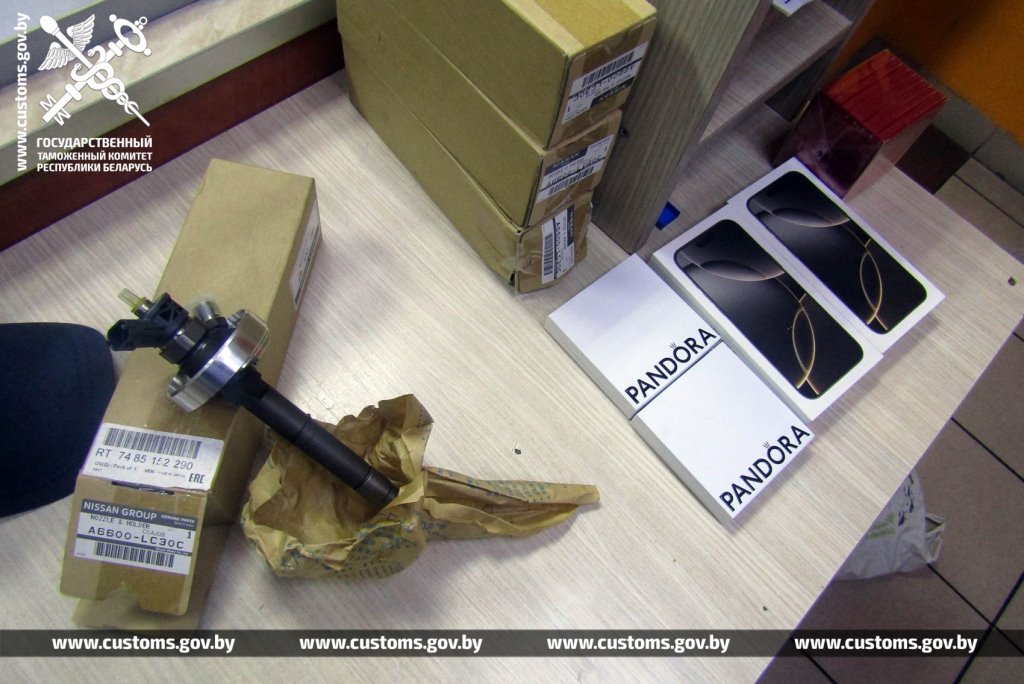 Водитель спрятал айфоны в тайниках грузовика, но на границе в Бресте их обнаружили