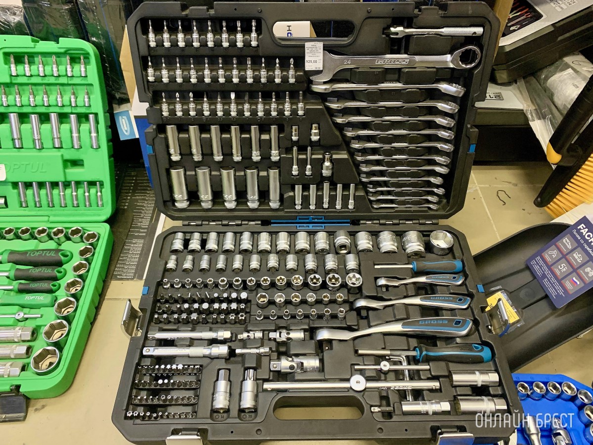 Мужьям, отцам, дедушкам и братьям. Подберите идеальные подарки для истинных мужчин в строительных магазинах «АмайзТрейд» в Бресте