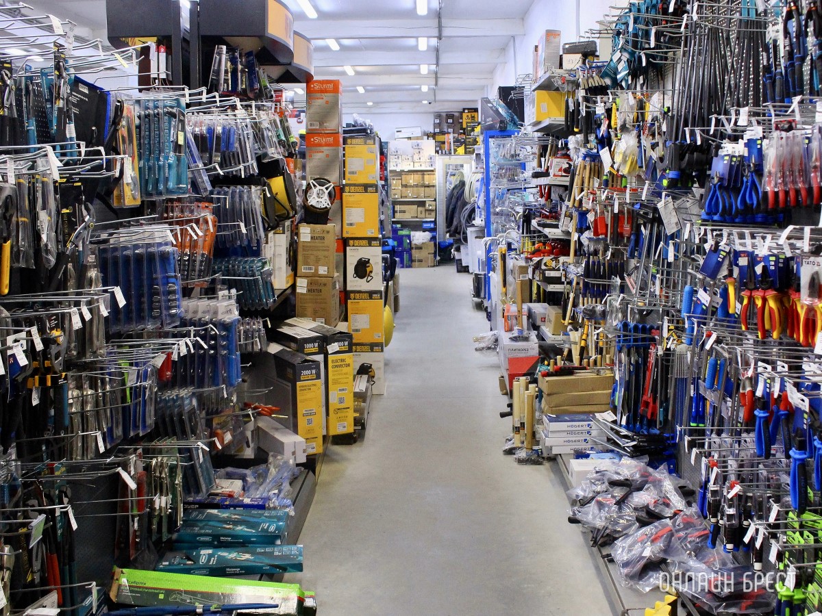 Мужьям, отцам, дедушкам и братьям. Подберите идеальные подарки для истинных мужчин в строительных магазинах «АмайзТрейд» в Бресте