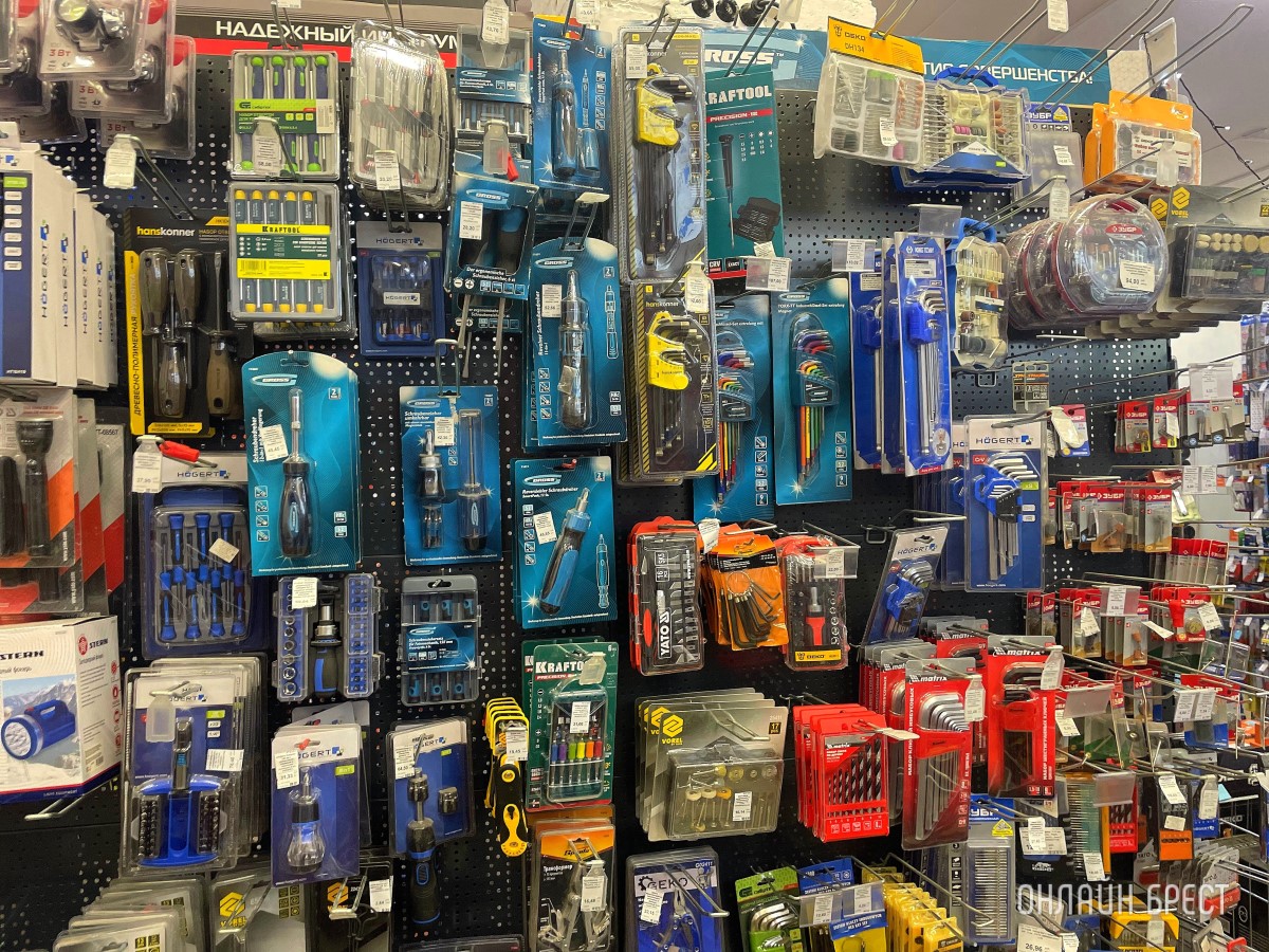 Мужьям, отцам, дедушкам и братьям. Подберите идеальные подарки для истинных мужчин в строительных магазинах «АмайзТрейд» в Бресте