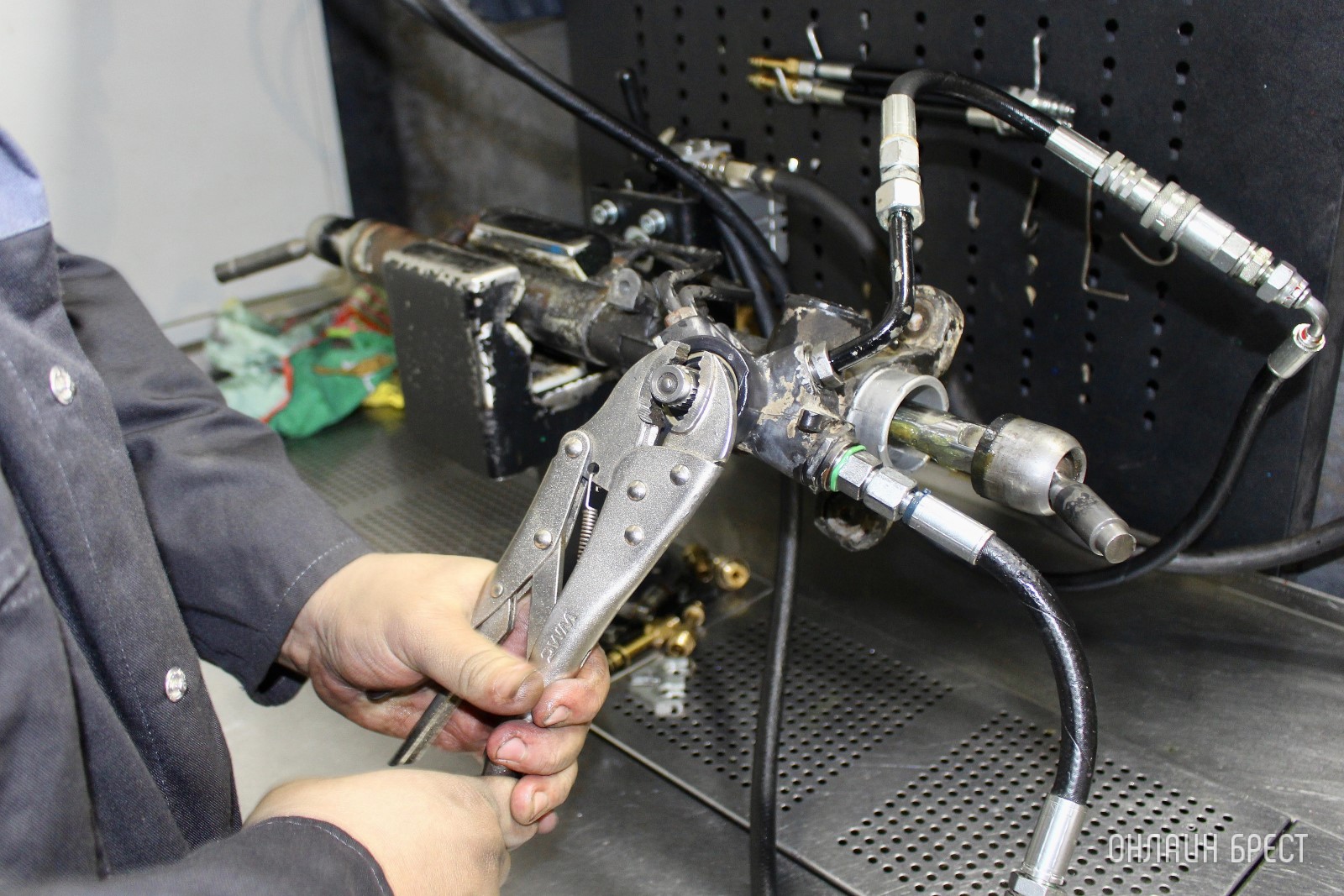 Профессиональный ремонт и восстановление рулевых реек для всех типов транспортных средств в центре Бреста