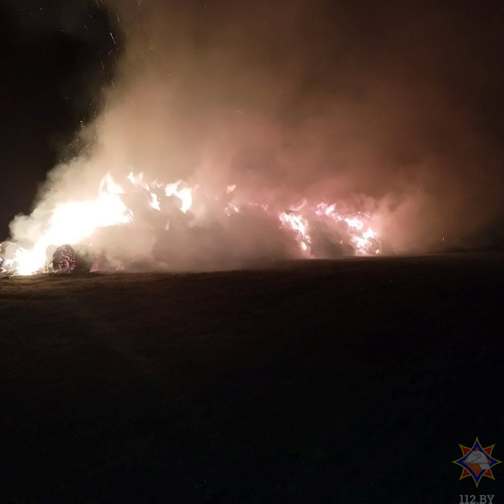 Огонь уничтожил 100 тонн соломы в Барановичском районе
