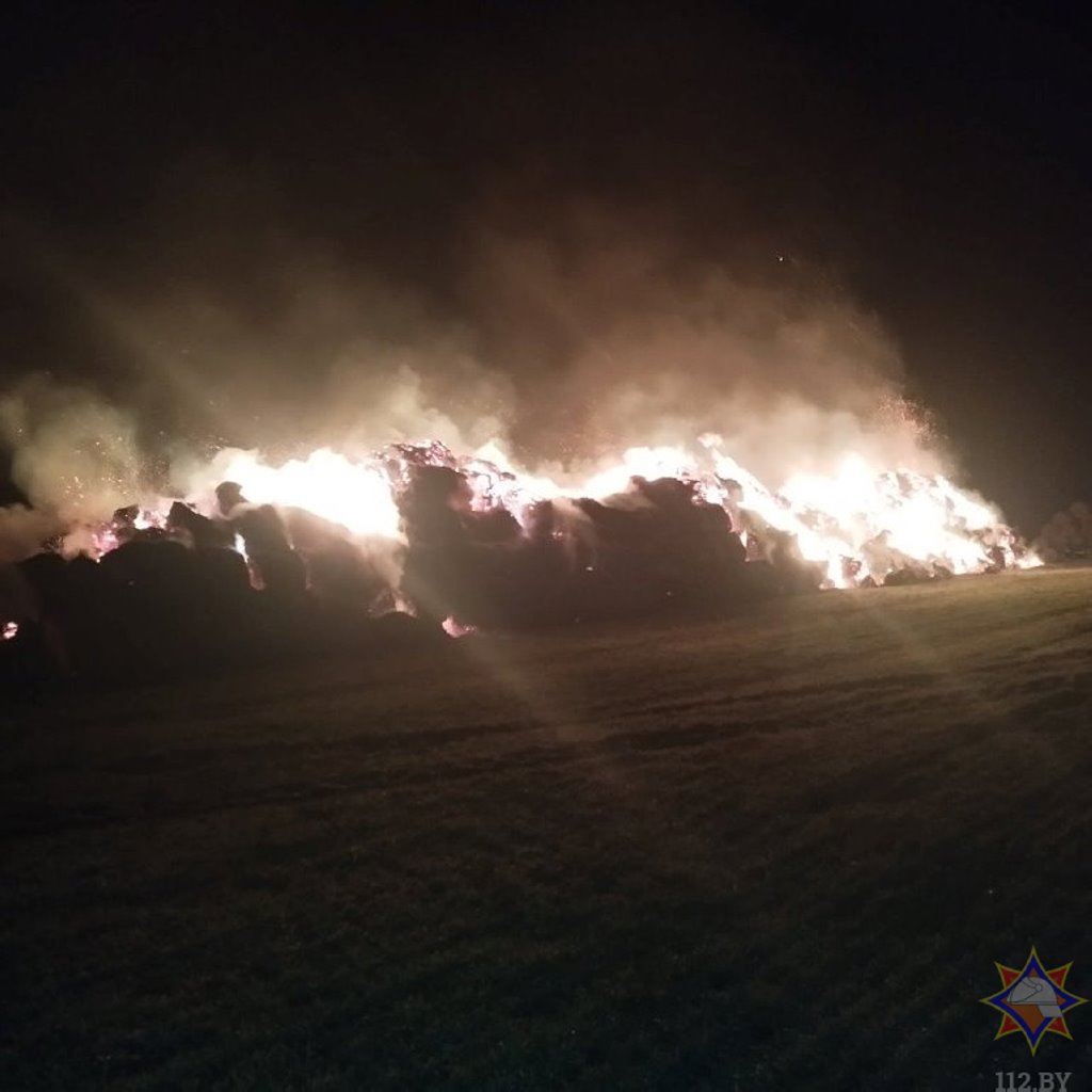 Огонь уничтожил 100 тонн соломы в Барановичском районе