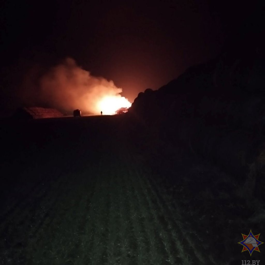 Огонь уничтожил 100 тонн соломы в Барановичском районе