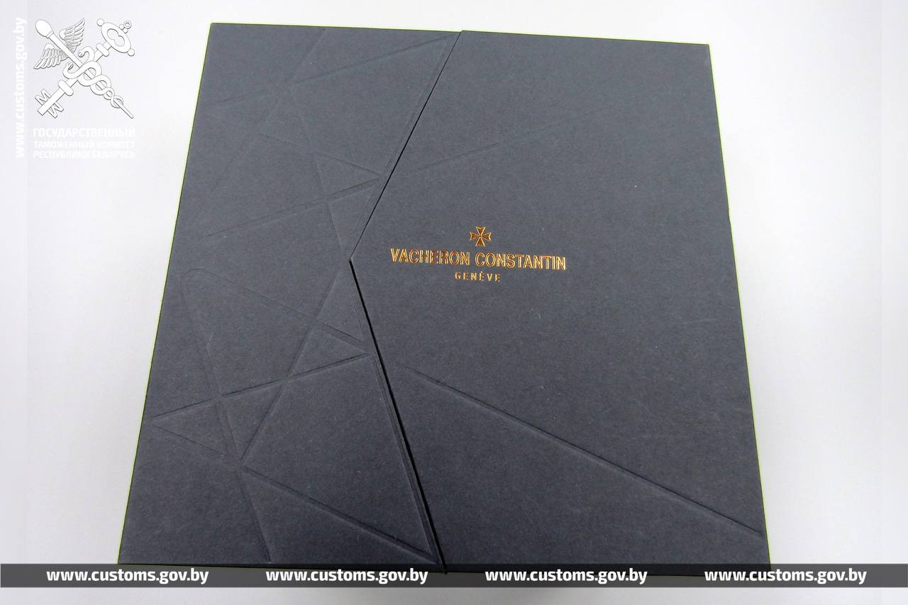 Мужчина пытался провести через границу часы за 118 тысяч рублей