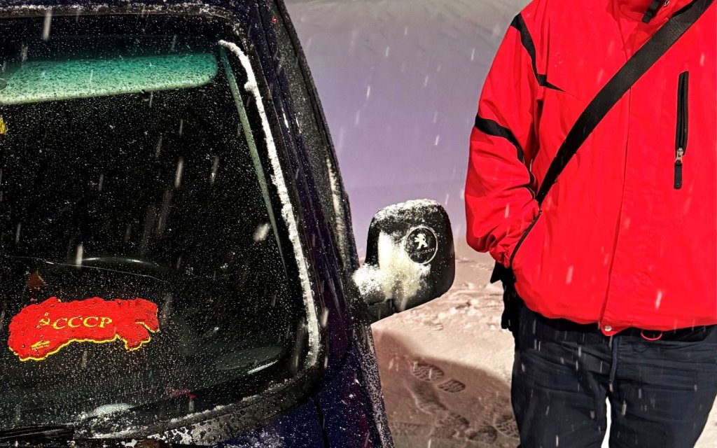 Белорус не смог попасть в ЕС. Причина в наклейке на стекле машины