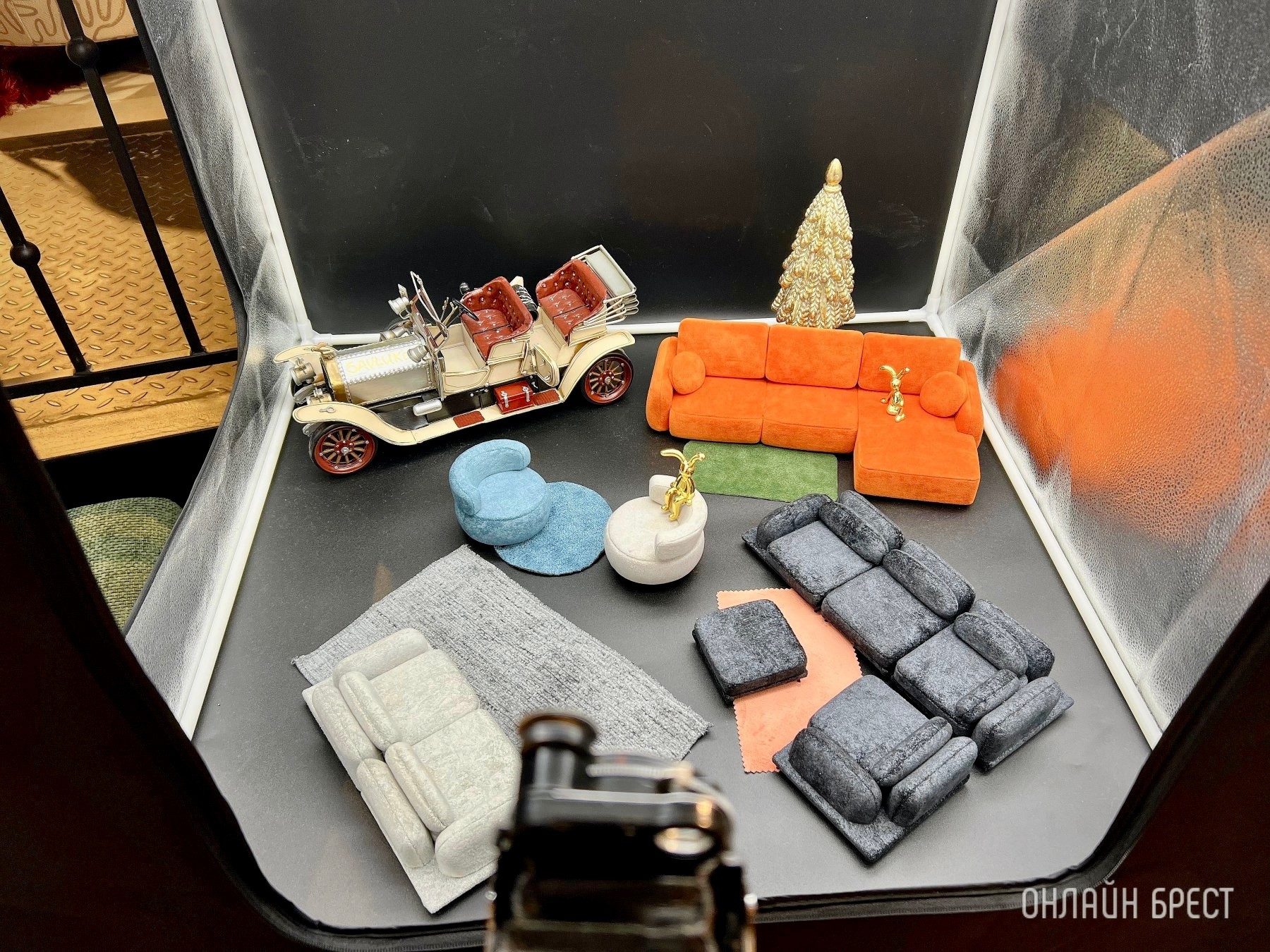 До открытия осталось 3 дня! Многие спрашивают, что за магазин с гигантским пауком появился в центре Бреста? Показываем, что находится внутри