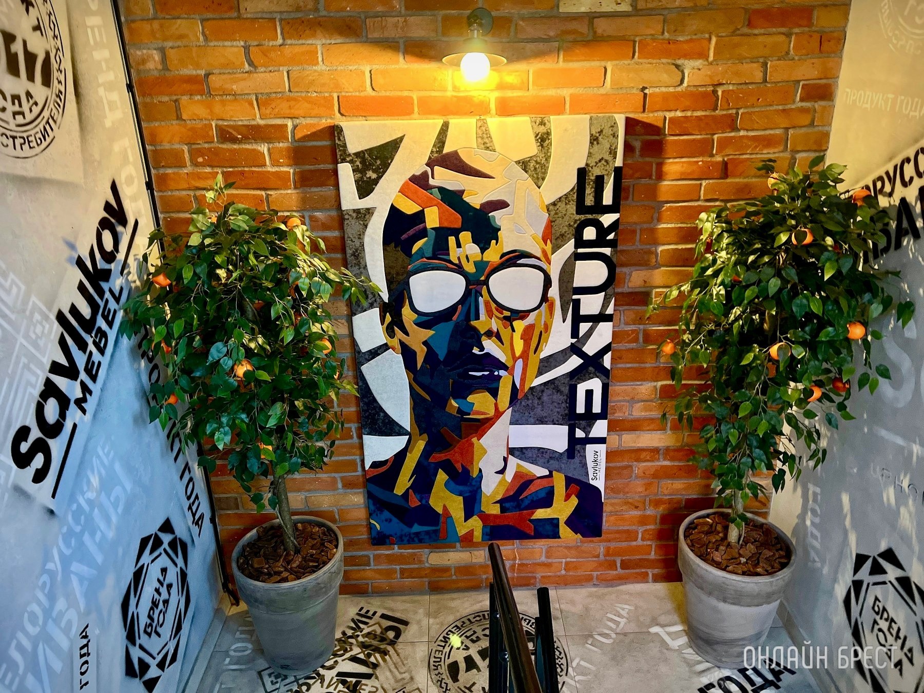 До открытия осталось 3 дня! Многие спрашивают, что за магазин с гигантским пауком появился в центре Бреста? Показываем, что находится внутри