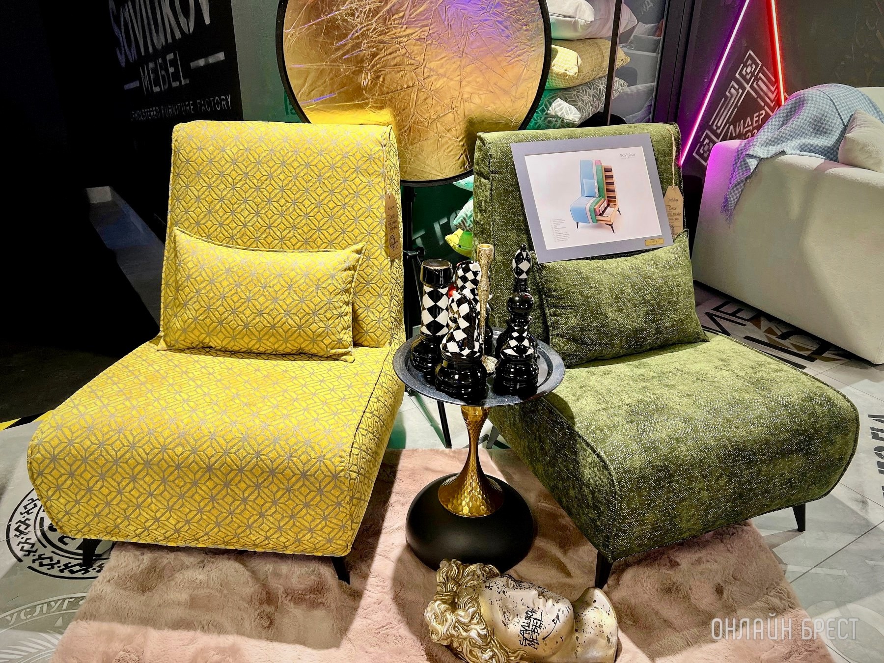 До открытия осталось 3 дня! Многие спрашивают, что за магазин с гигантским пауком появился в центре Бреста? Показываем, что находится внутри