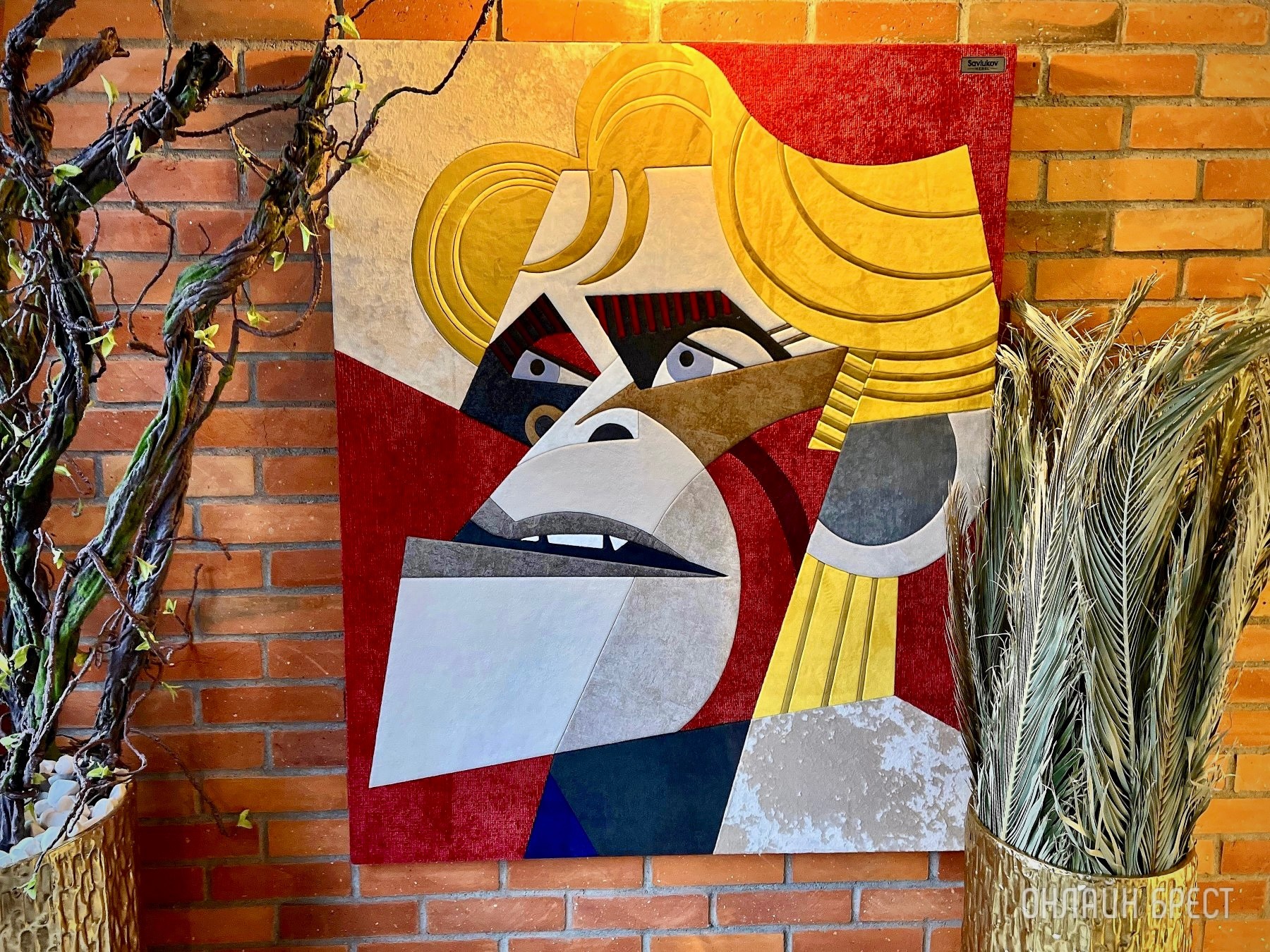 До открытия осталось 3 дня! Многие спрашивают, что за магазин с гигантским пауком появился в центре Бреста? Показываем, что находится внутри