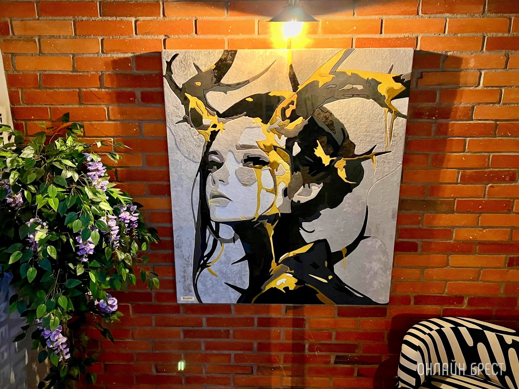 До открытия осталось 3 дня! Многие спрашивают, что за магазин с гигантским пауком появился в центре Бреста? Показываем, что находится внутри