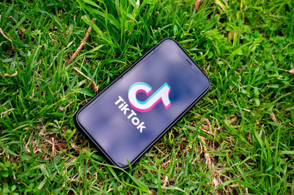 TikTok заблокировали в США. Но через несколько часов соцсеть начала восстанавливаться