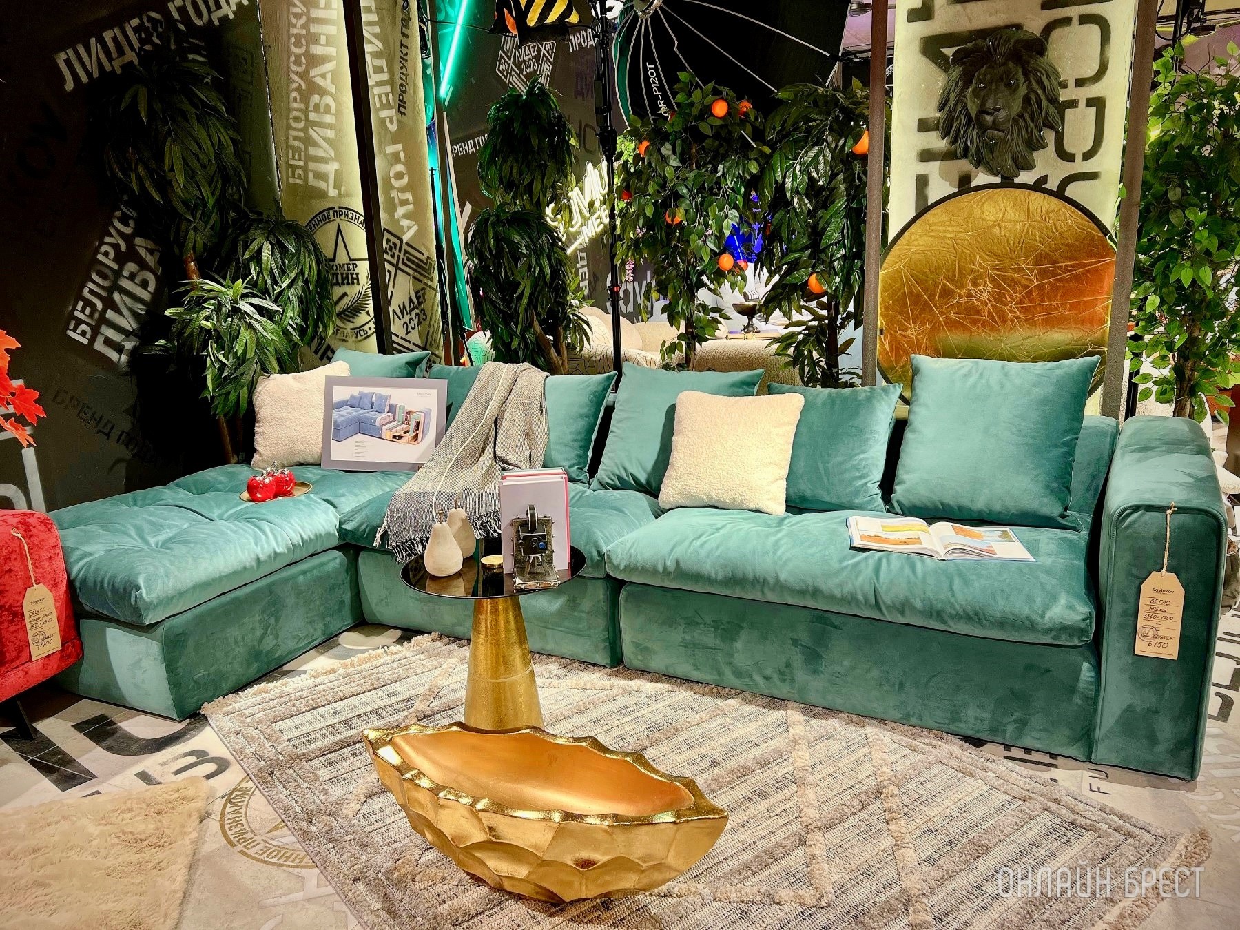 До открытия осталось 3 дня! Многие спрашивают, что за магазин с гигантским пауком появился в центре Бреста? Показываем, что находится внутри