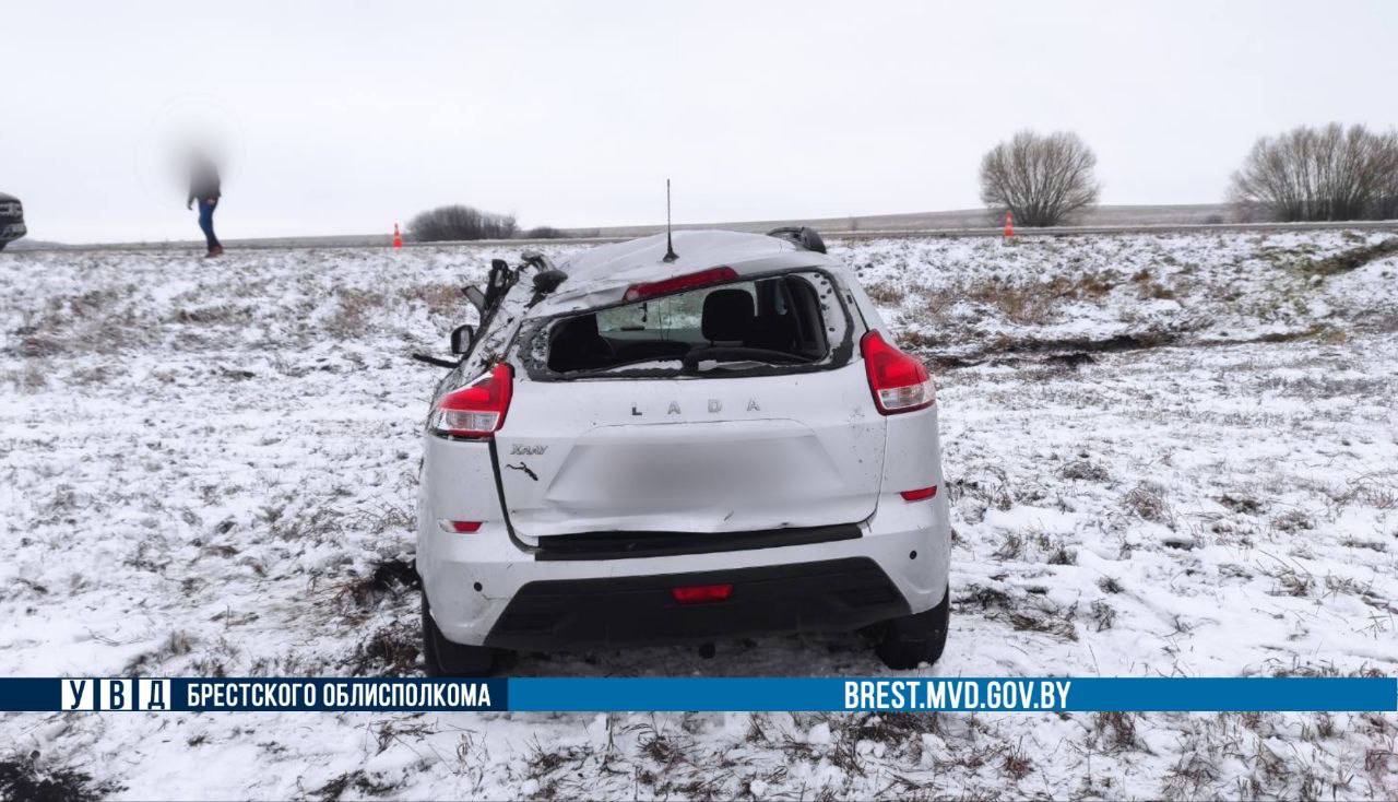 Брестчанка на автомобиле Lada перевернулась в Каменецком районе