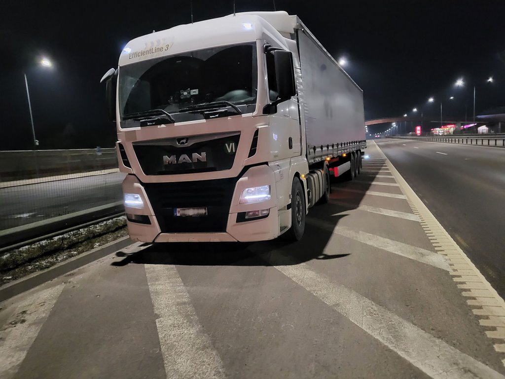 В Литве задержали две фуры с белорусскими сигаретами на сумму 5,6 млн евро