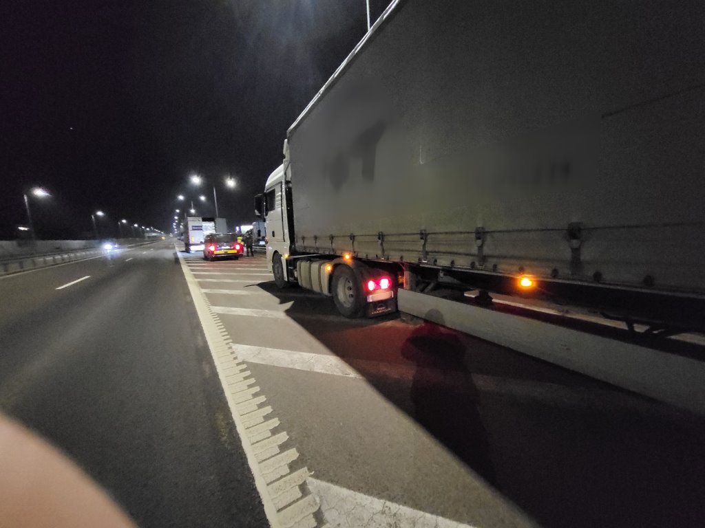 В Литве задержали две фуры с белорусскими сигаретами на сумму 5,6 млн евро