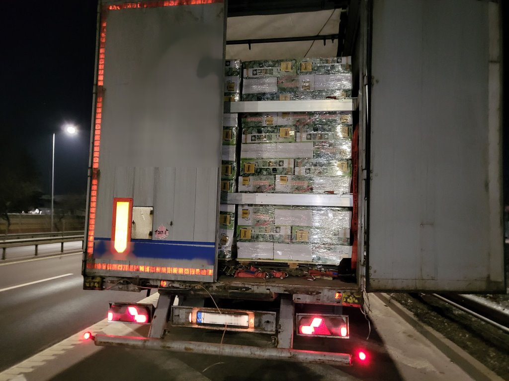 В Литве задержали две фуры с белорусскими сигаретами на сумму 5,6 млн евро