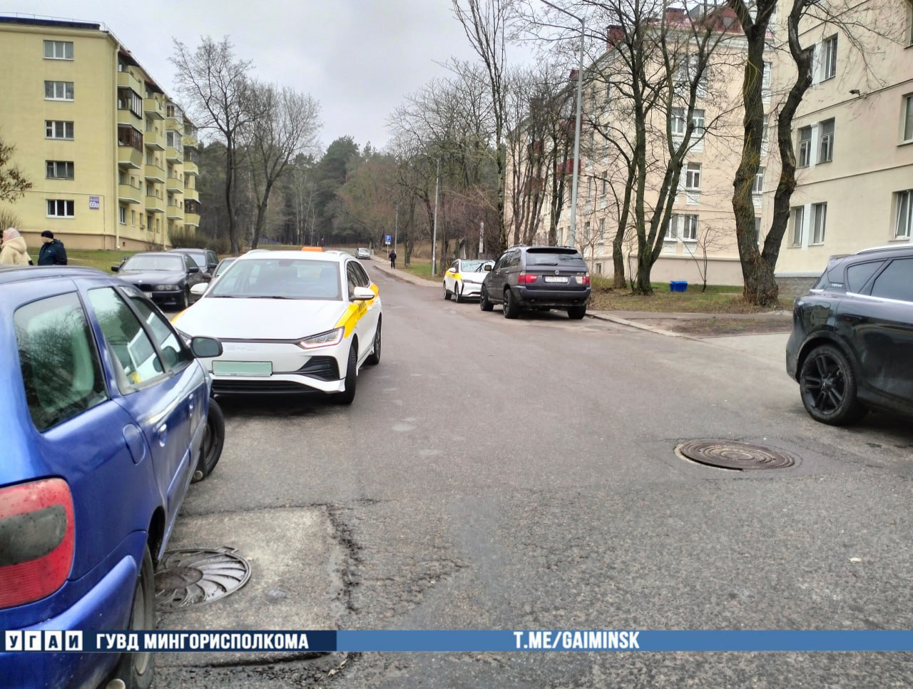Водитель такси сбил пешехода — видео
