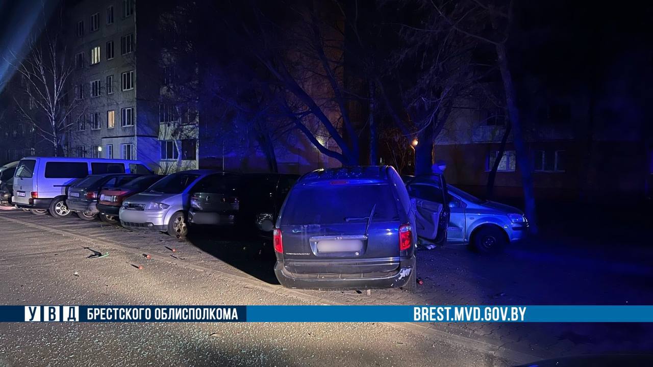 В Бресте пьяный водитель пытался скрыться от ГАИ и повредил 14 автомобилей