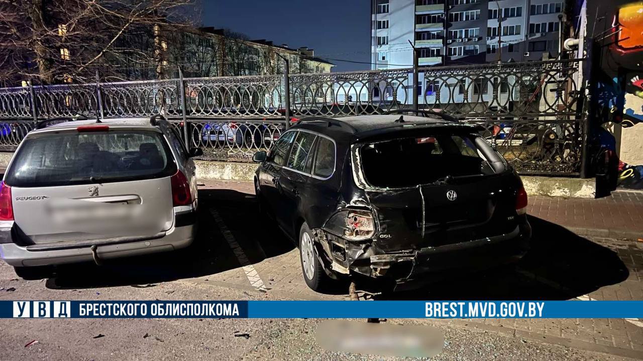 В Бресте пьяный водитель пытался скрыться от ГАИ и повредил 14 автомобилей