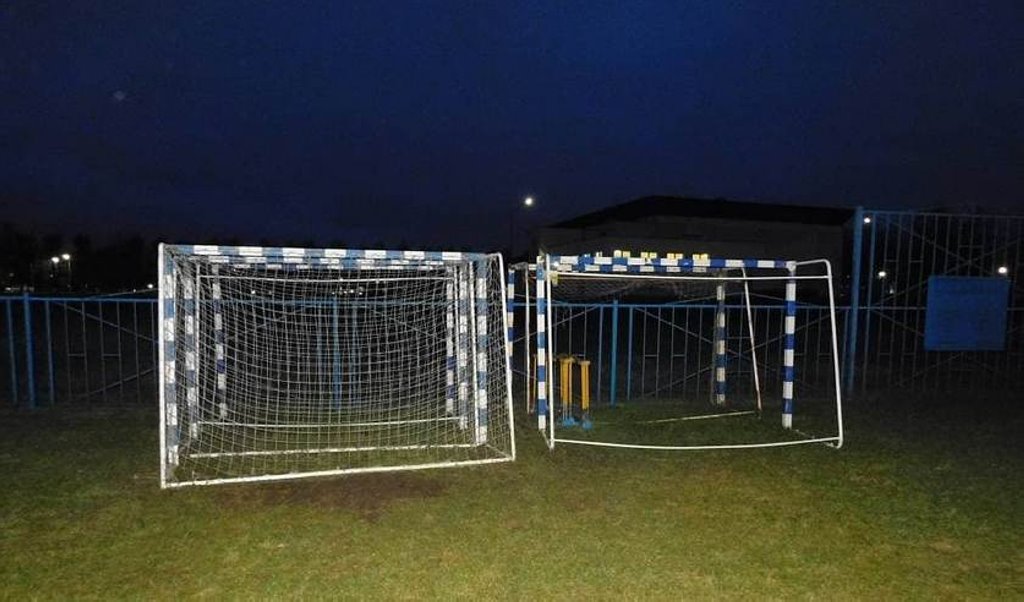 В Беларуси во время тренировки на мальчика упали футбольные ворота — видео
