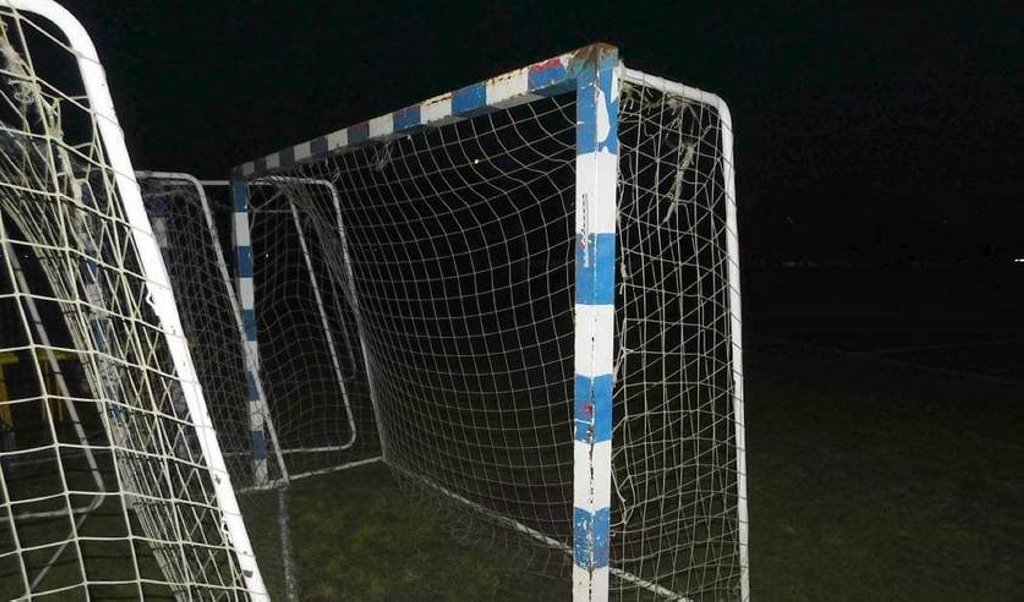 В Беларуси во время тренировки на мальчика упали футбольные ворота — видео
