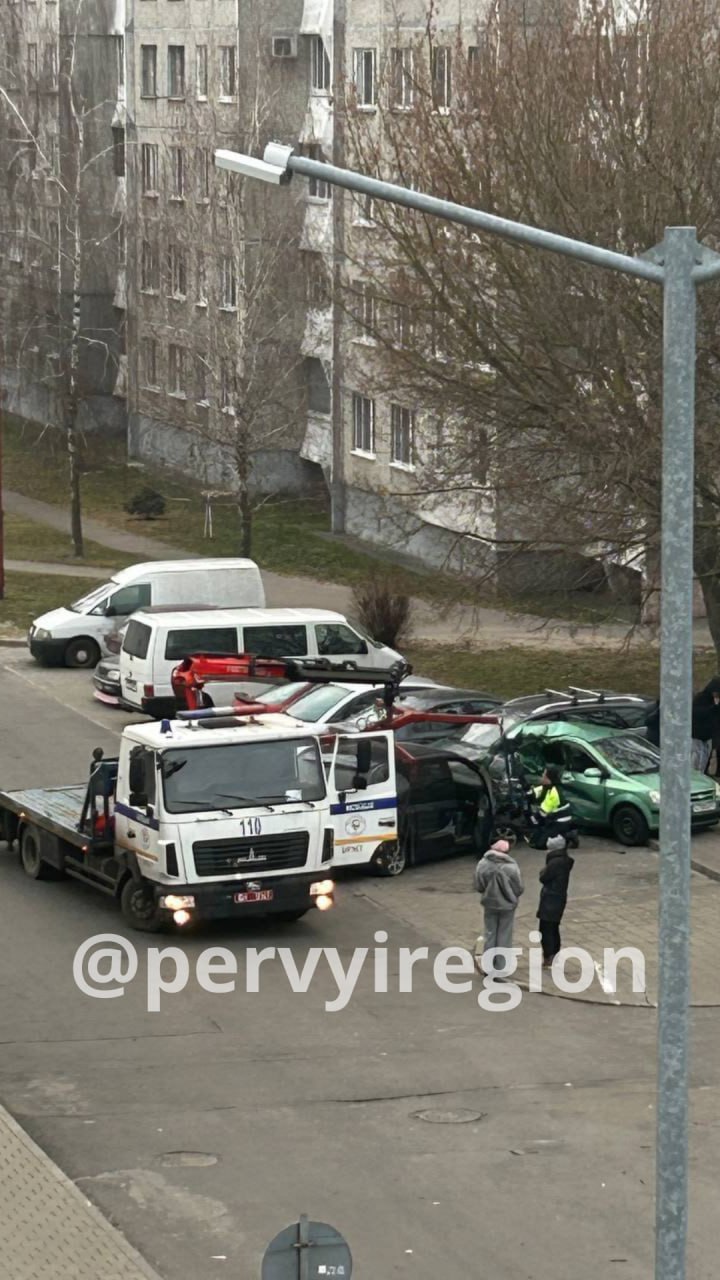 В Бресте 16-летний пьяный водитель пытался скрыться от ГАИ и повредил 14 автомобилей