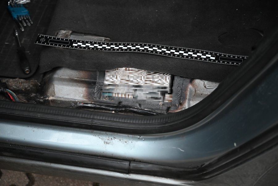 Белоруса за рулем польского Opel задержали с контрабандой сигарет на границе — автомобиль был подготовлен 