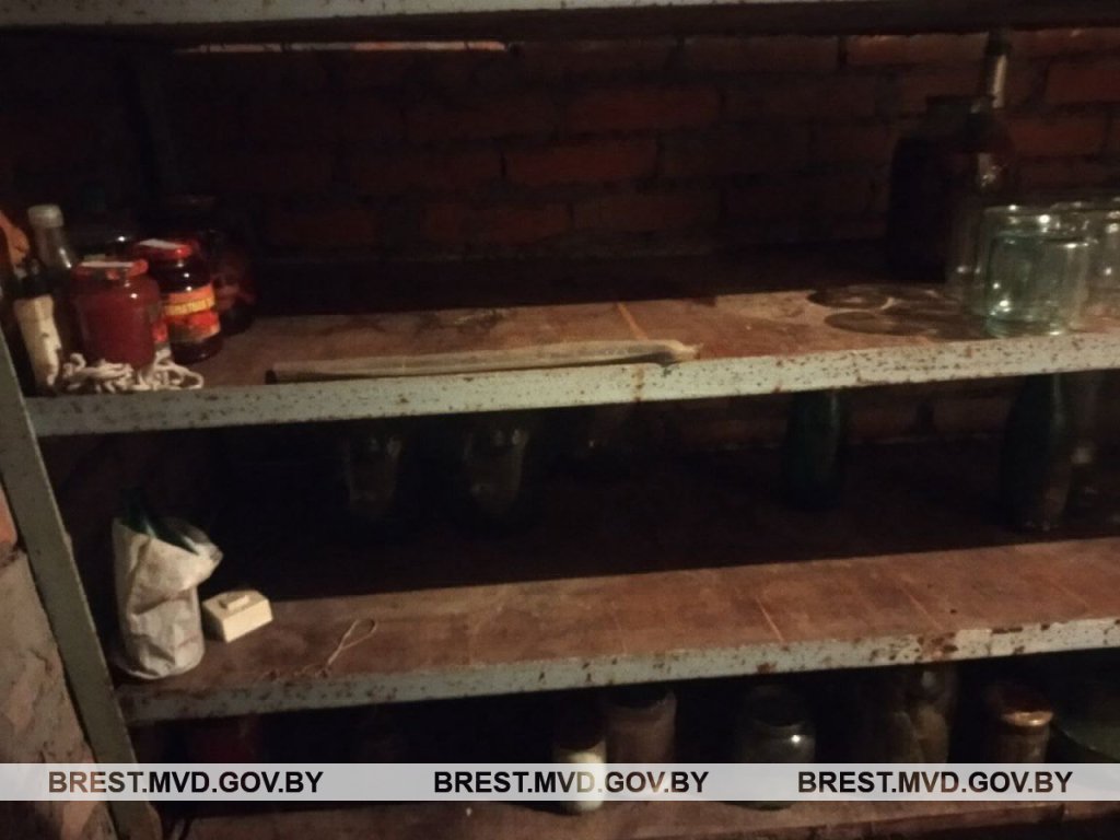 В Ивацевичах местный житель украл консервацию у соседей на 500 рублей