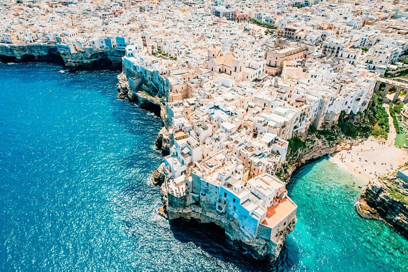 Белорусов начнут возить на юг Италии – известны подробности