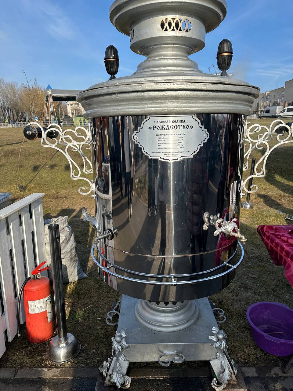 В Бресте сегодня происходит фестиваль «Брэсцкiя забавы». Во сколько фейерверк и лазерное шоу?