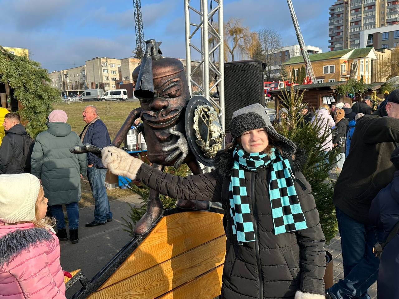 В Бресте сегодня происходит фестиваль «Брэсцкiя забавы». Во сколько фейерверк и лазерное шоу?