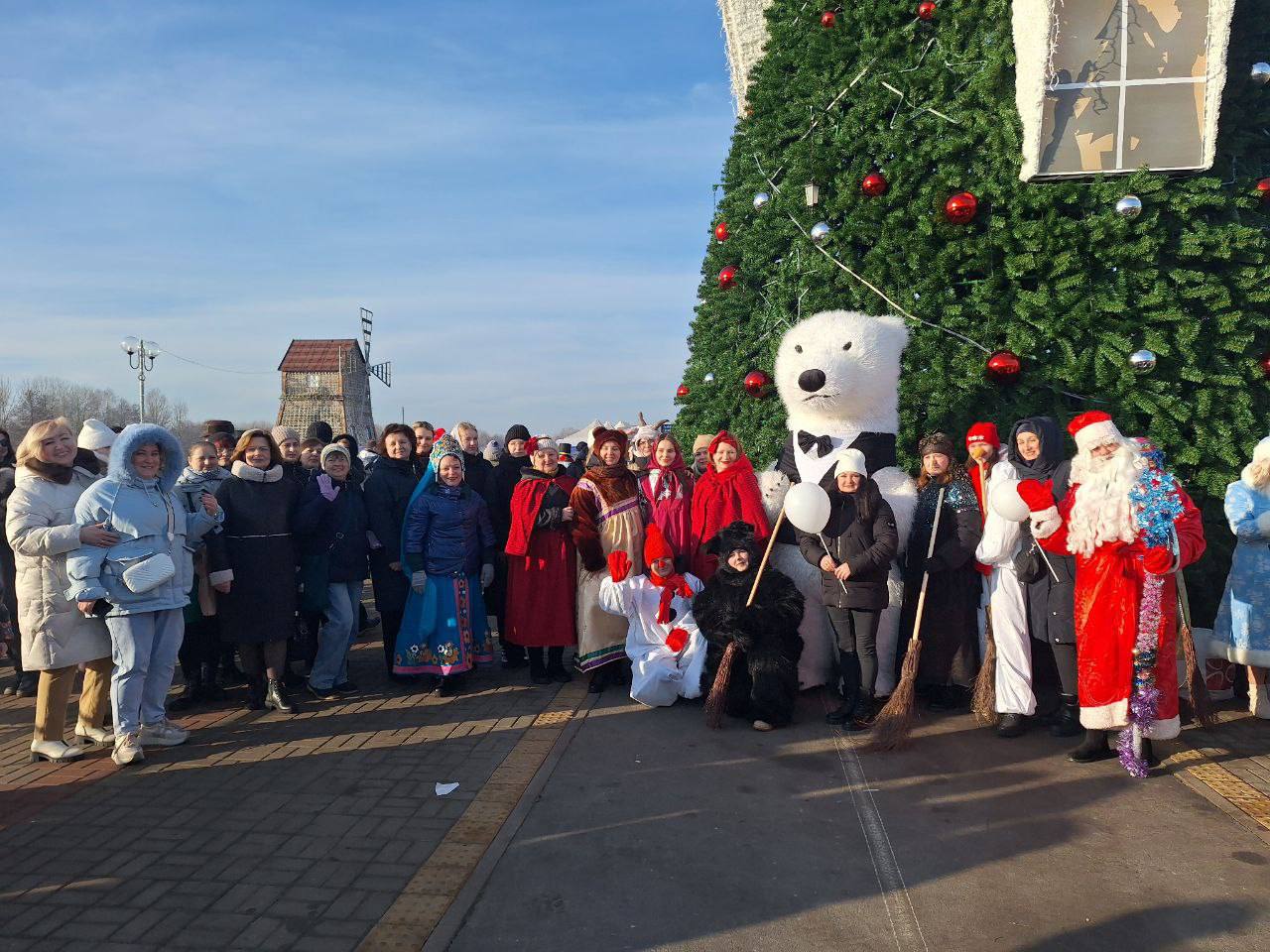 В Бресте сегодня происходит фестиваль «Брэсцкiя забавы». Во сколько фейерверк и лазерное шоу?