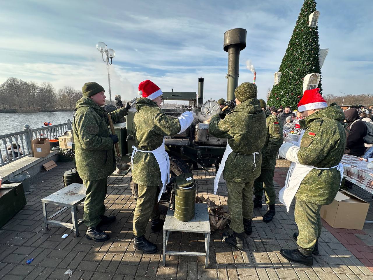 В Бресте сегодня происходит фестиваль «Брэсцкiя забавы». Во сколько фейерверк и лазерное шоу?