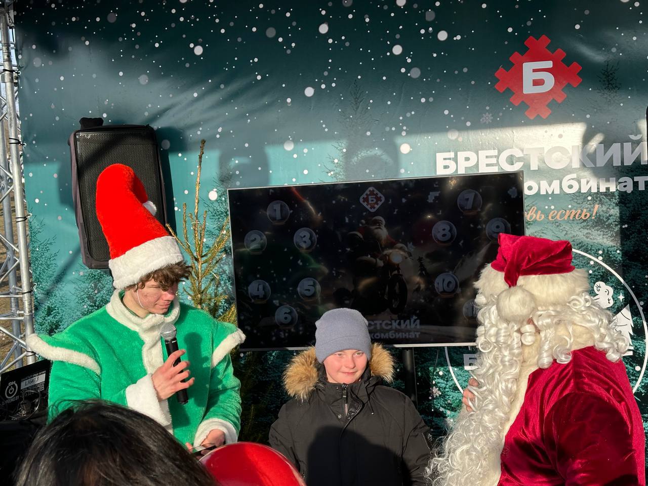 В Бресте сегодня происходит фестиваль «Брэсцкiя забавы». Во сколько фейерверк и лазерное шоу?