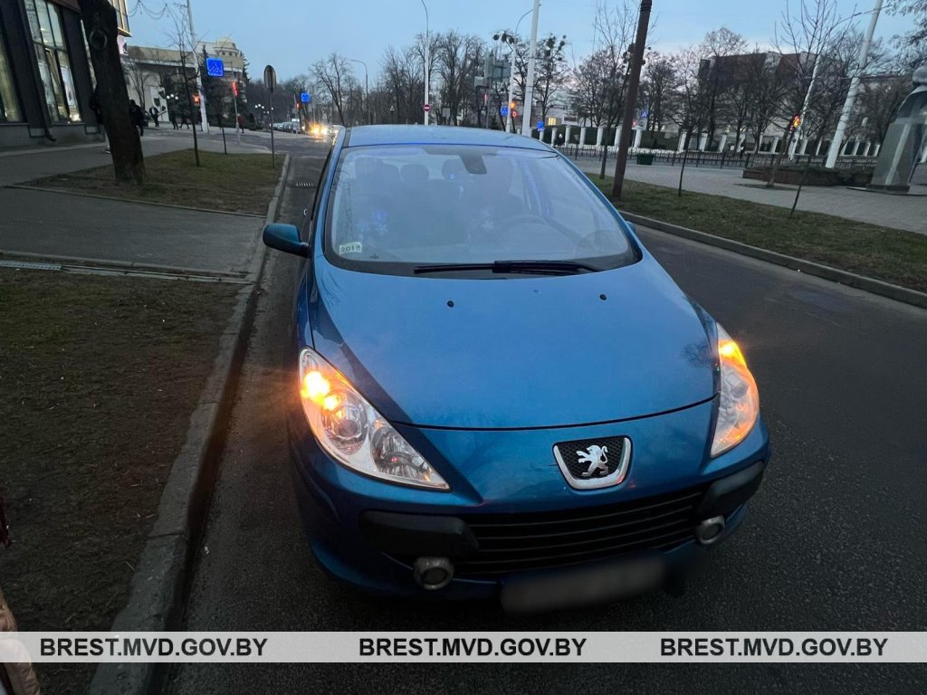 ДТП в Бресте: водитель Peugeot на красный свет сбила пенсионерку на переходе