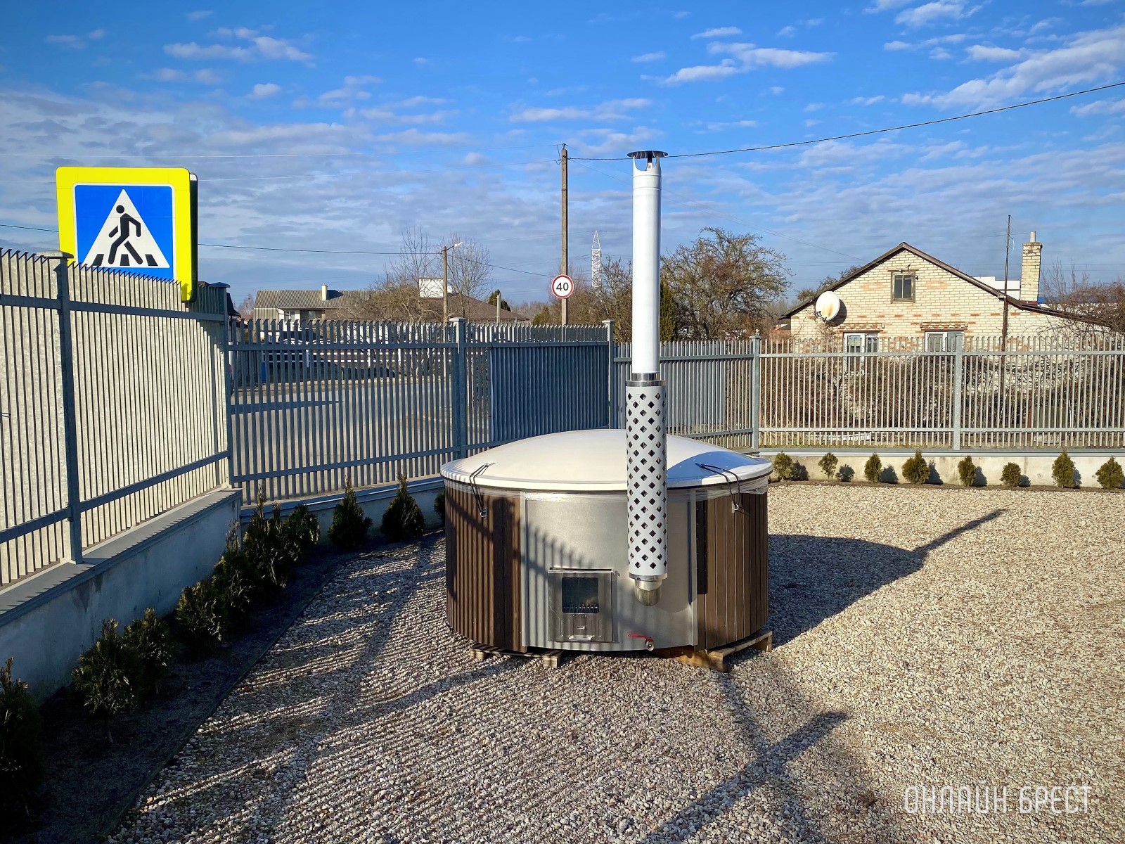 Семья из Бреста создала уютное пространство: большой магазин каминов и печей в их собственном доме!