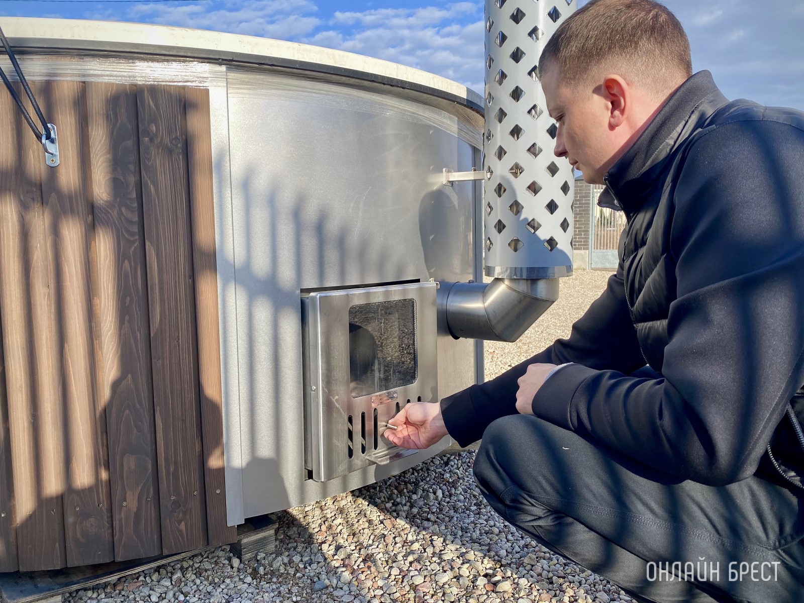 Семья из Бреста создала уютное пространство: большой магазин каминов и печей в их собственном доме!