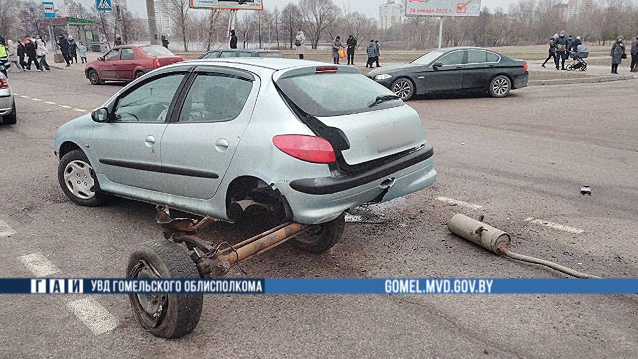 Очень жесткое ДТП с участием BMW произошло в Гомеле — момент столкновения попал на видео