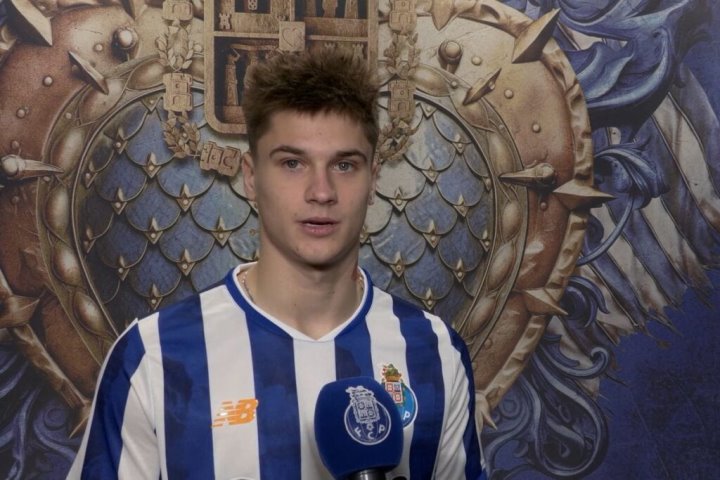 В 18 лет белорусский футболист перешел в «Порту». Сумма трансфера — 380 тысяч евро