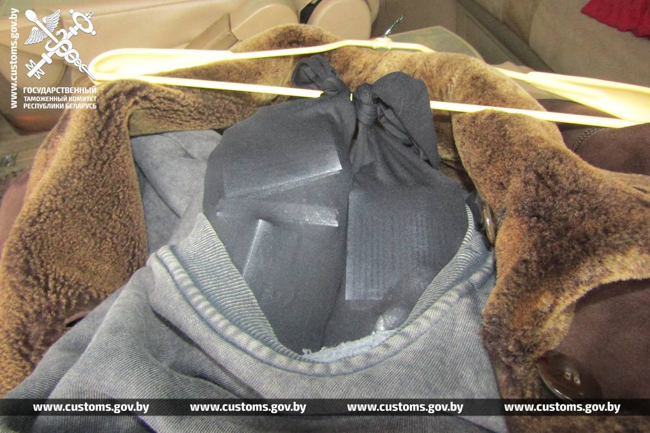 Что с этой дубленкой не так? Случай на границе