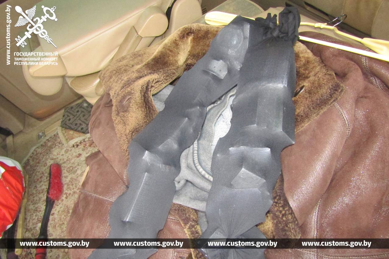 Что с этой дубленкой не так? Случай на границе