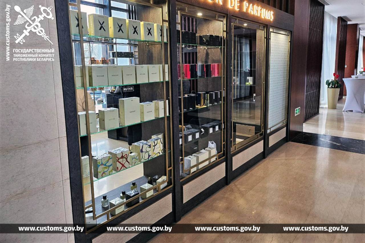 В Беларусь ввозили подозрительно дешевые духи, а продавали дорого