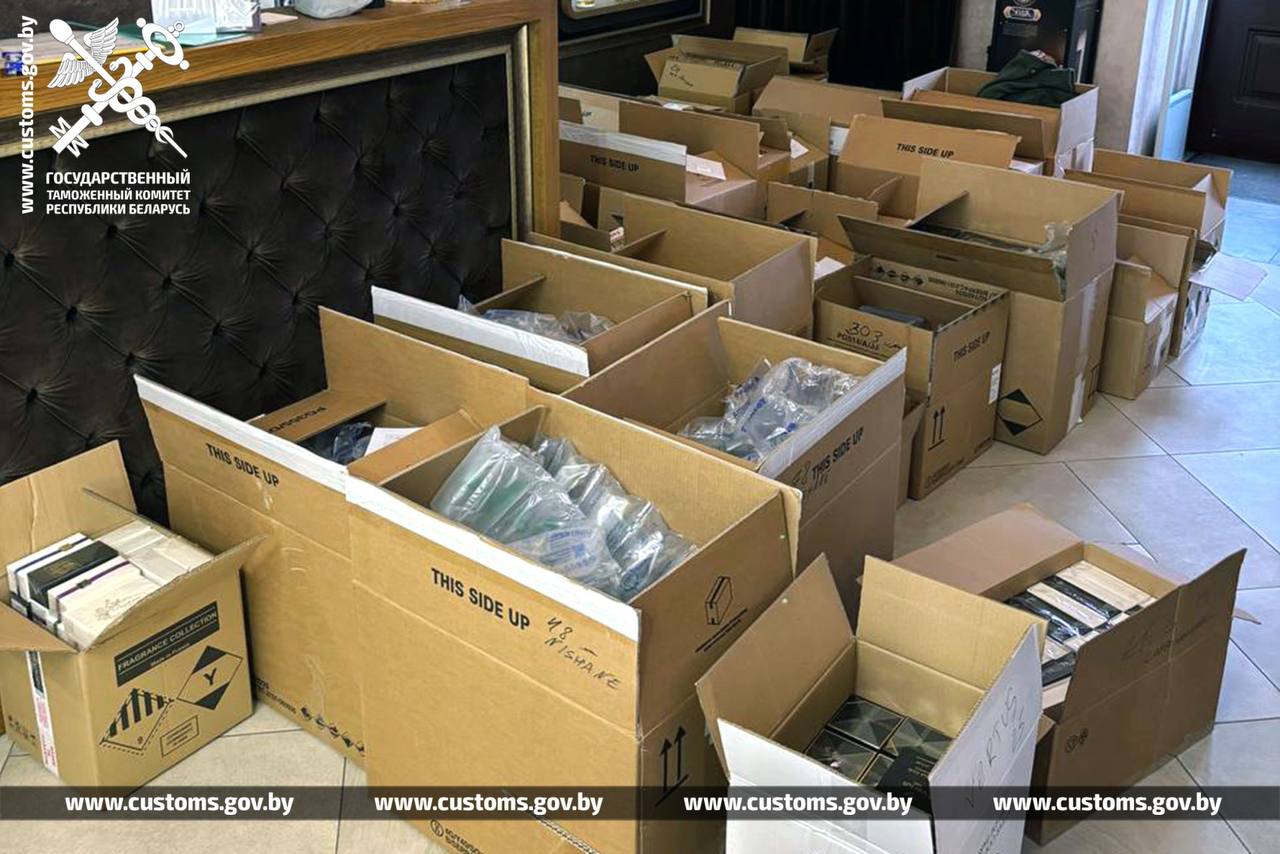 В Беларусь ввозили подозрительно дешевые духи, а продавали дорого