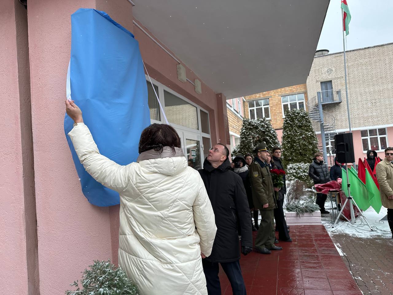 На здании СШ № 9 в Бресте появилась мемориальная доска, посвященная защитнику Брестской крепости