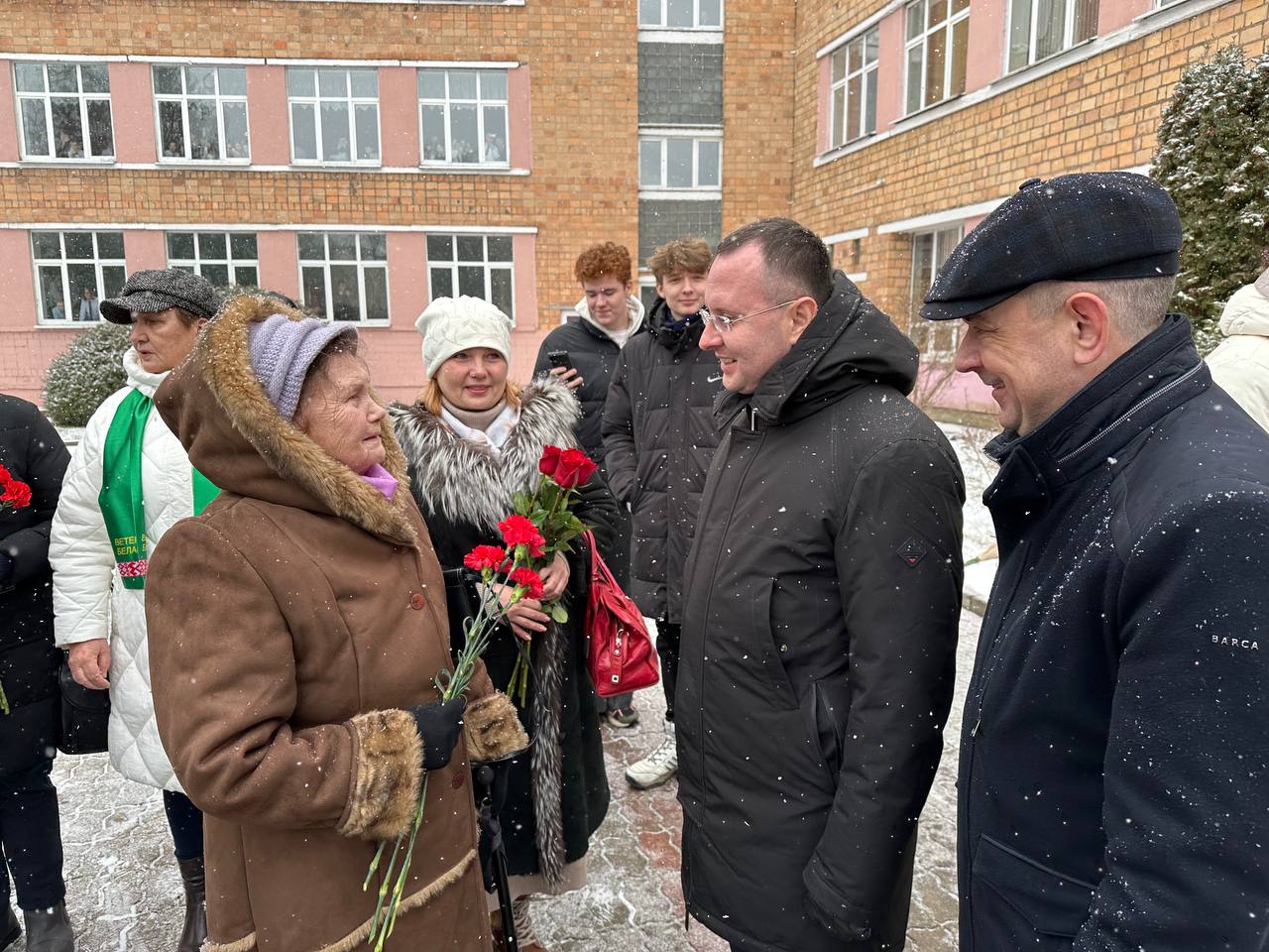 На здании СШ № 9 в Бресте появилась мемориальная доска, посвященная защитнику Брестской крепости