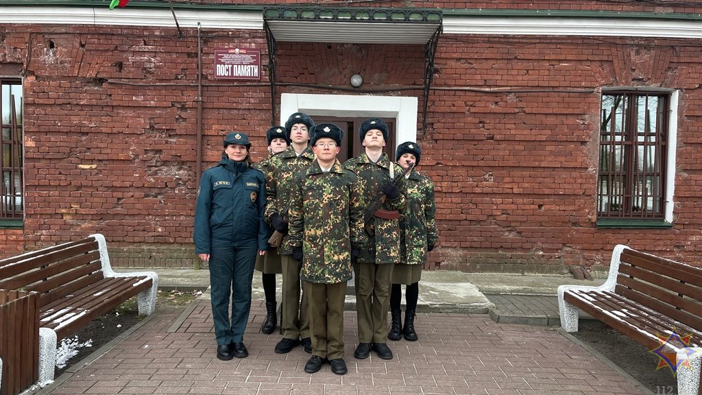 Воспитанники военно-патриотического клуба «Зубр» несли Вахту Памяти у Вечного огня в Брестской крепости